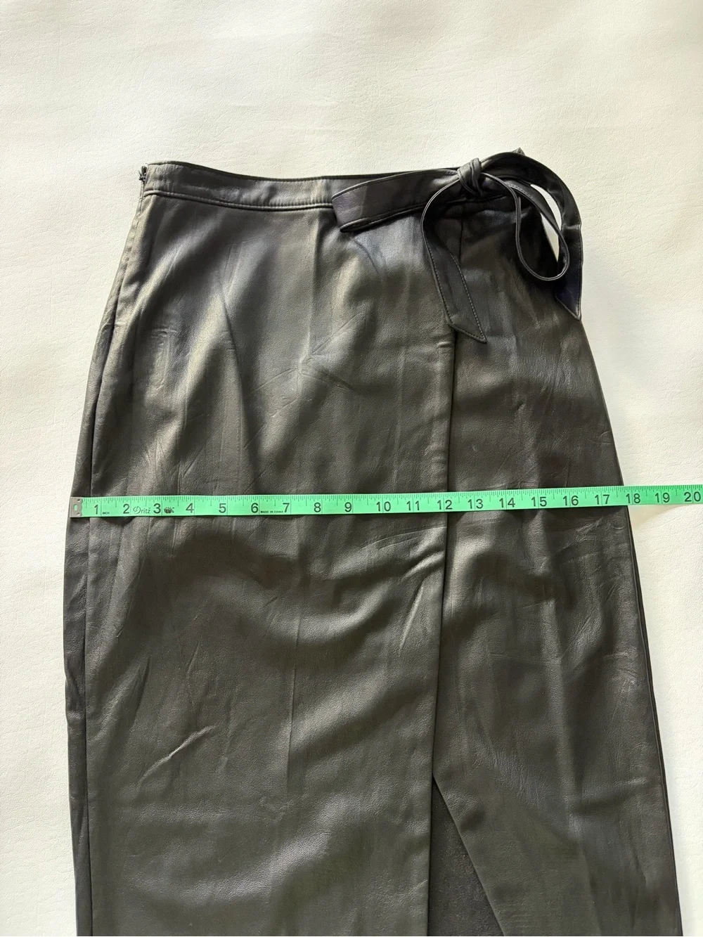 Aritzia Babaton Pelli Skirt Black Vegan Leather Midi Bow Slit Sz 4 Classic